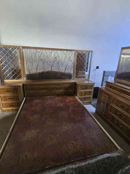 وصول بضاعة جديد لمعرض الشاهين النمرود قرية الخرطه قرب نصب الشهداء اقصاد مريح ونقد واكتروني ***********
