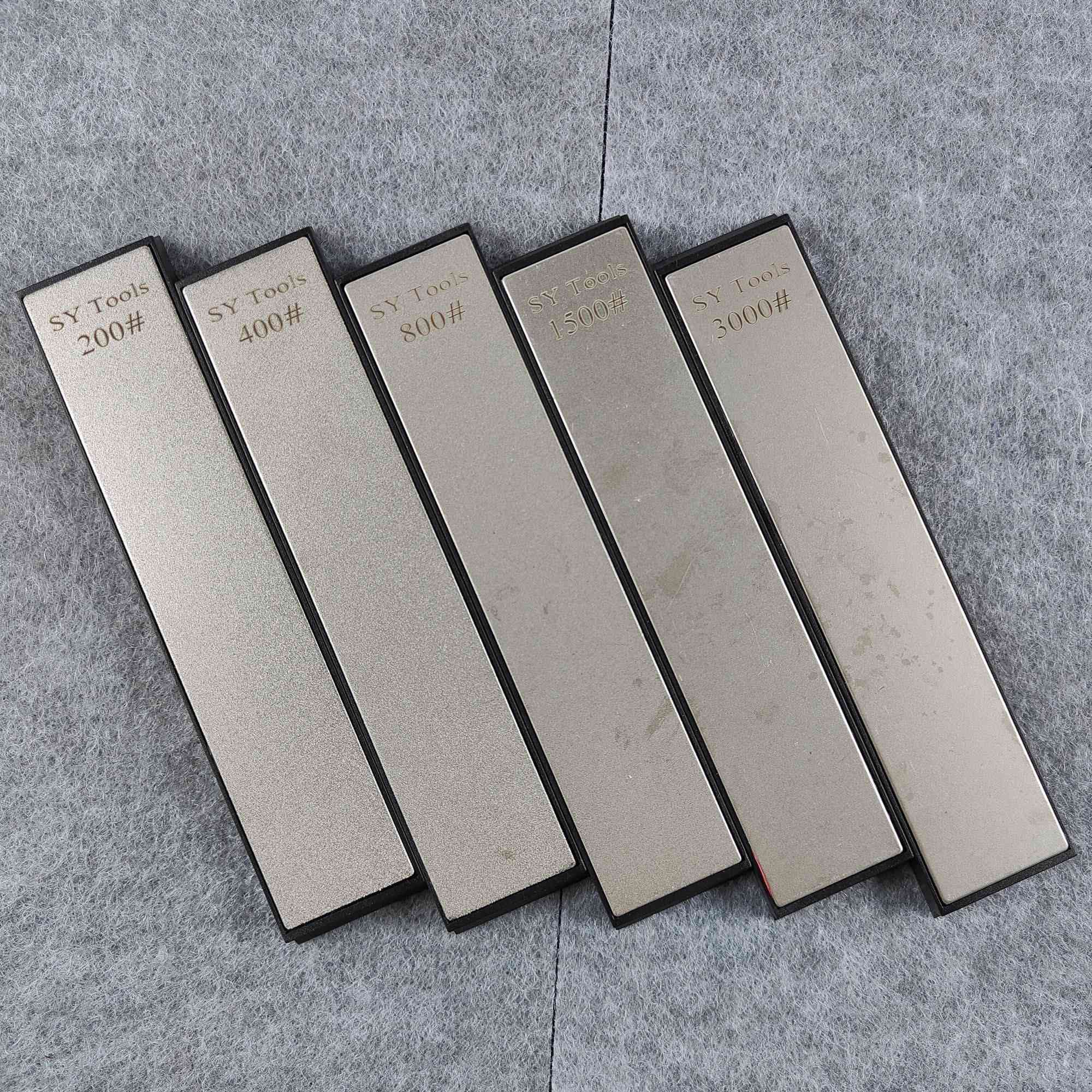 هذا المنتج هو حجر شحذ ماسي من العلامة التجارية SY Tools، وتحديداً بنعومة 1000 حصى (1000#).
الاستخدام: مصمم لشحذ وتلميع شفرات السكاكين، أدوات المطبخ، وأدوات النجارة بدقة. 
المميزات: توفر هذه الأحجار أداءً عاليًا لتشكيل الزوايا المحددة وإعادة الحافة الحادة للشفرات. 
التوافق: مناسب للاستخدام مع أنظمة شحذ السكاكين ذات الزوايا الثابتة مثل Ruixin pro. 
سعر القطعة  ١٠٠٠٠ يوجد ١٤ قطعة 
لطلب الاتصال على  الرقم 
***********
