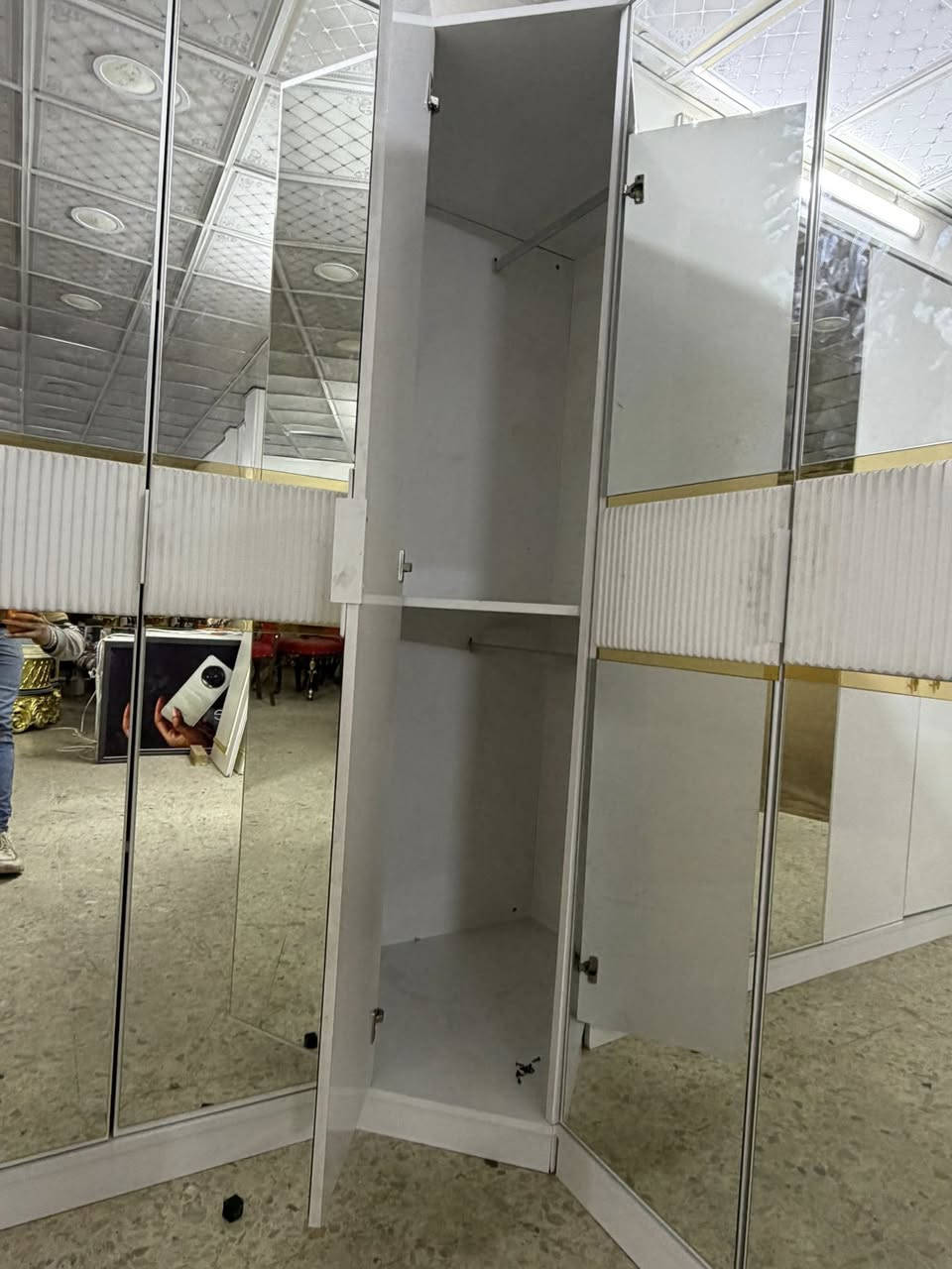 سلام عليكم 
غرفه نوم تركية 9 قطع الكنتور زاويه
 نضيفه كلش شخط مابيهة 
بالواقع احلى من صور 
مع نقل وشد داخل بغداد مجاناً 
***********
يتوفر واتساب
