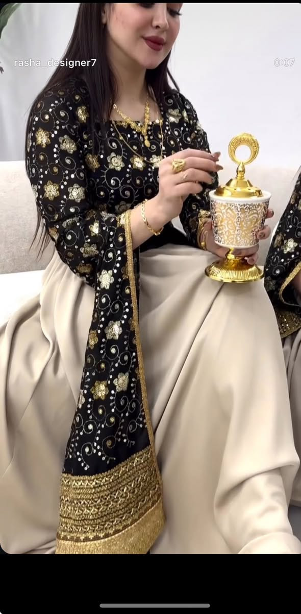 قفطان الام وبنتها صممته يم المصممة رشا    الام قياس 46-48     والطفلة عمر 8-9 سنوات


**إذا كنت صاحب هذا الإعلان وتريد حذفه لأي سبب، رجاءا أرسل رسالة إلى الدعم الفني**