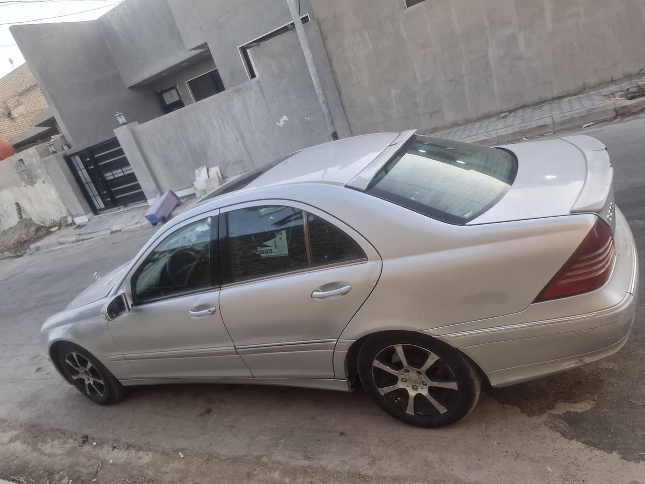 السلام عليكم من رخصت المدير للبيع ميرسدسc280 موديل ٢٠٠٧ بسمي رقم بغداد مشروع وطني السياره بيهه نواقص بسيطه   مكينه وكير بلادي ام العقل الفوك خراطيم  سعرها ٦٥ وبيها مجال واي ستفسار اتصل *********** مكان السياره كوت
