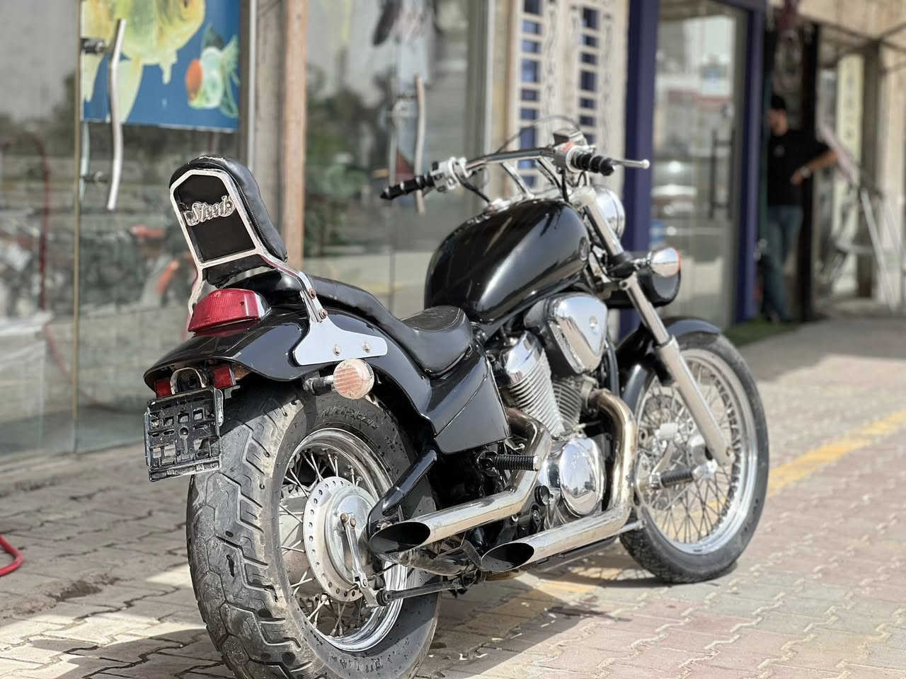 السلام عليكم هوندا ستد 400cc للبيع الدراجه كفاله عامه فقط بيها الزنجيل شويه تعبان يرادله تبديل الدراجه محركه بلادي مامفتوح فقط الماكنيت مبدل ب قطعه تفصيخ يعني هم مال شركه الدراجه نظيفه اكثر من الصوره تجي و تشوفها احلى من الصور مكاني كربلاء الدراجه اوراق بدون رقم 
*********** هذا رقم تلفوني مامتواجد ع الفيس السعر ١٤ ورقه و بي مجال حك الجيه
