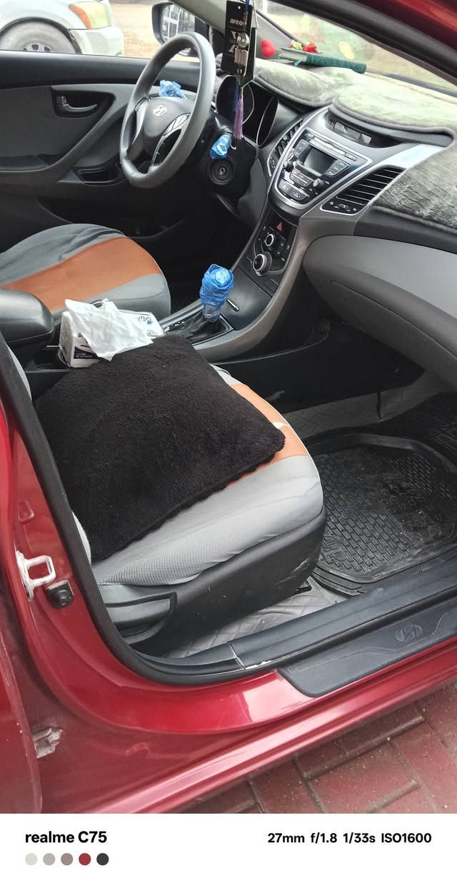 الانترا موديل 2016 لون ماروني نضيفة 
 مكينة 1800 دوش كير جديد رقمها نجف 
 صبغ حزام السعر 99 وبيها مجال 
 للاستفسار/***********
