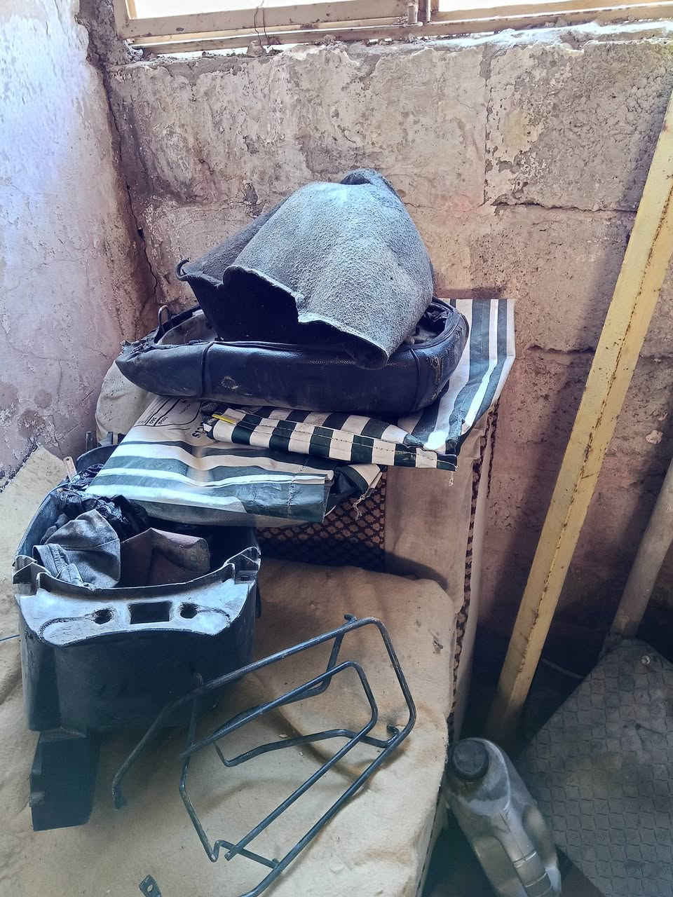 السلام عليكم عندي شواصي وغراض ماطورات بزون للبيع مع مكينة مع كابريتة وتايات وباتري السعر 60الف الاتصال على الارقام ***********/***********
