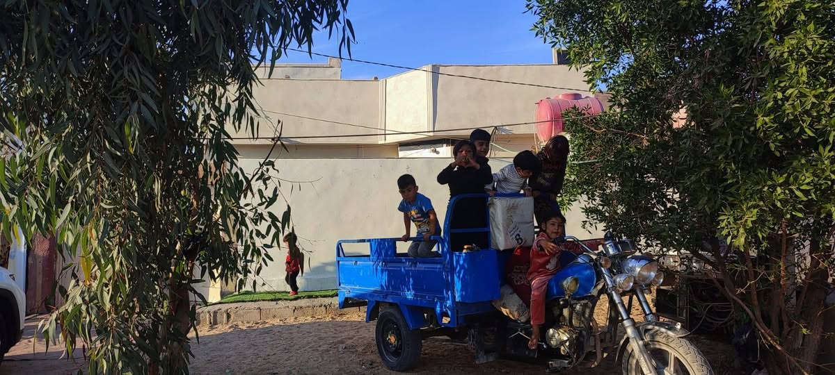 بيت للبيع كامل 200 متر صب كونكريت أساس وسقف حي الانوار قرب الشريعه توزيع المحافظه قصاصات بااسمي ***********
