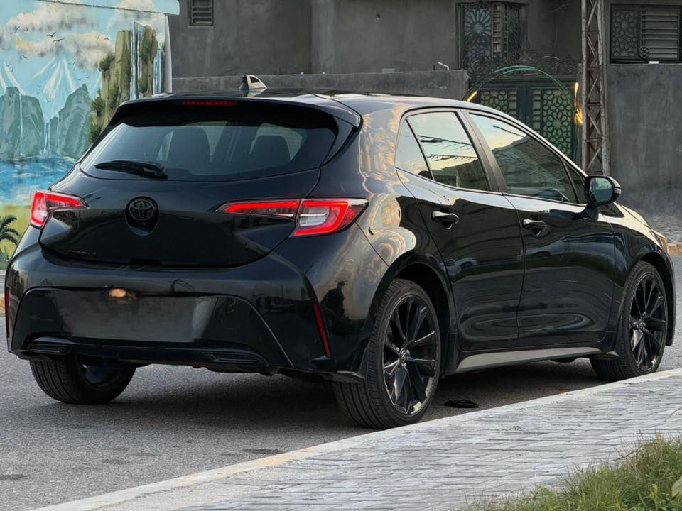 تويوتا كورولا هاتشباك SE – Top Black
المواصفات
 1.محرك بنزين رباعي الأسطوانات عالي الكفاءة
 2.ناقل حركة أوتوماتيكي CVT
 3.كير عشر نمر مع تحكم أوتو + عادي
 4.أوضاع قيادة: عادي / سبورت / ECO
 5.نظام Auto Hold
 6.نظام مانع الانزلاق TRC
 7.نظام الثبات الإلكتروني VSC
 8.نظام مانع الاصطدام الأمامي PCS
 9.نظام محدد المسار والتحذير LKA / LDA
 10.مثبت سرعة Cruise Control
 11.شاشة لمس تدعم Apple CarPlay
 12.نظام اتصال Bluetooth / USB
 13.كاميرا خلفية
 14.نظام مراقبة ضغط الإطارات TPMS
 15.وسائد هوائية متعددة
 16.مصابيح LED أمامية وخلفية
 17.جنوط ألمنيوم رياضية
 18.تشغيل ذكي وزر تشغيل
 19.تكييف أوتوماتيكي عالي الكفاءة
 20.تصميم داخلي وخارجي أسود بالكامل (Top Black)

معلومات السيارة
 •الفئة: SE
 •العداد: 10 نمر
 •اللون: أسود
 •الرقم: شمالي
 •الموقع: البصرة
 •الحالة: ممتازة وخالية من العيوب
 •حادث بسيط في أمريكا (قطعة واحدة)
 •مشمولة بإدامة عامة للمحرك
 •السعر: 140 ورقة
للاستفسار والشراء التواصل واتساب فقط
***********
