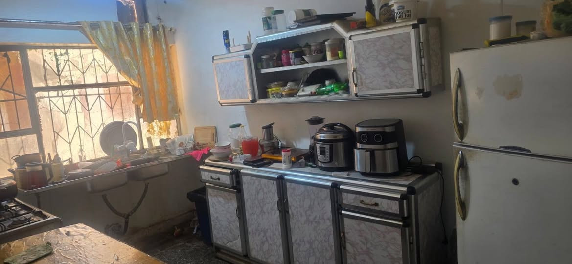 بيت للبيع ٢٧٠ دار
منطقة  ٢٧٠ دار 
مساحة ٢٧٠ متر.... واجهة البيت ١٤ متر... النزال ٢١ 

البيت طابقين ... الطابق الأرضي غرفتين واستقبال وصالة ومطبخ وصحيات داخلية وخارجية وتهوية وحديقة  وطارمه

الطابق الأول يتكون من غرفتين وسطح 

البيع بسعر مناسب جدا وقابل للتفاوض

فمن يرغب الاستفسار أو الشراء الاتصال على الرقم 
***********

