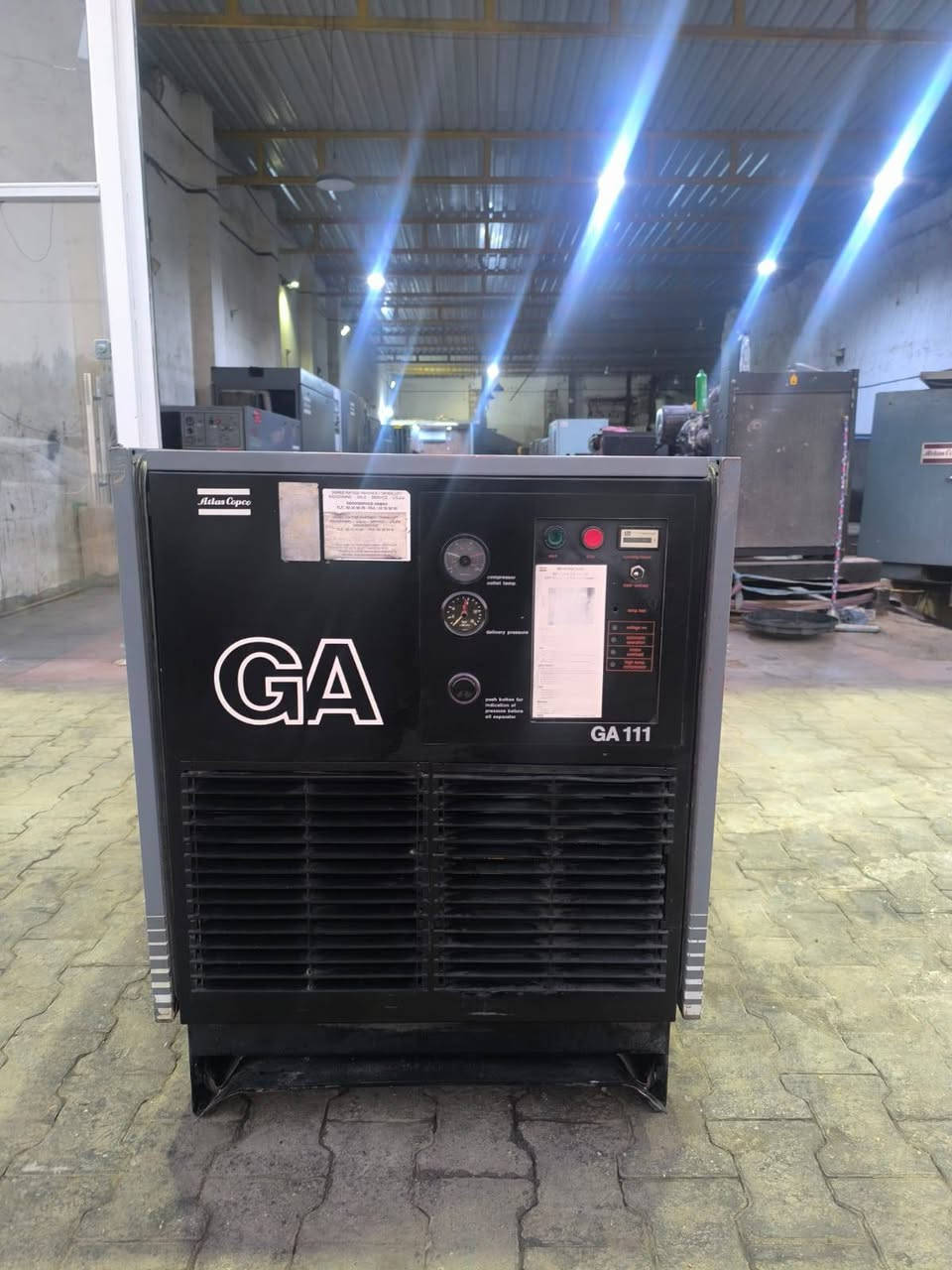 🔧 المنتج: كومبريسر هواء 15 حصان
⚡️ الموديل: ATLAS COPCO GA 111
⚡موديل 1984 
⚡ضغط 7,5 بار
⚡حوالي 1,6 متر مكعب / دقيقة

📍 العنوان: حي القادسية – خدمي شارع الصب – مقابل معرض النجف الدولي
📞 للاستفسار: ***********
