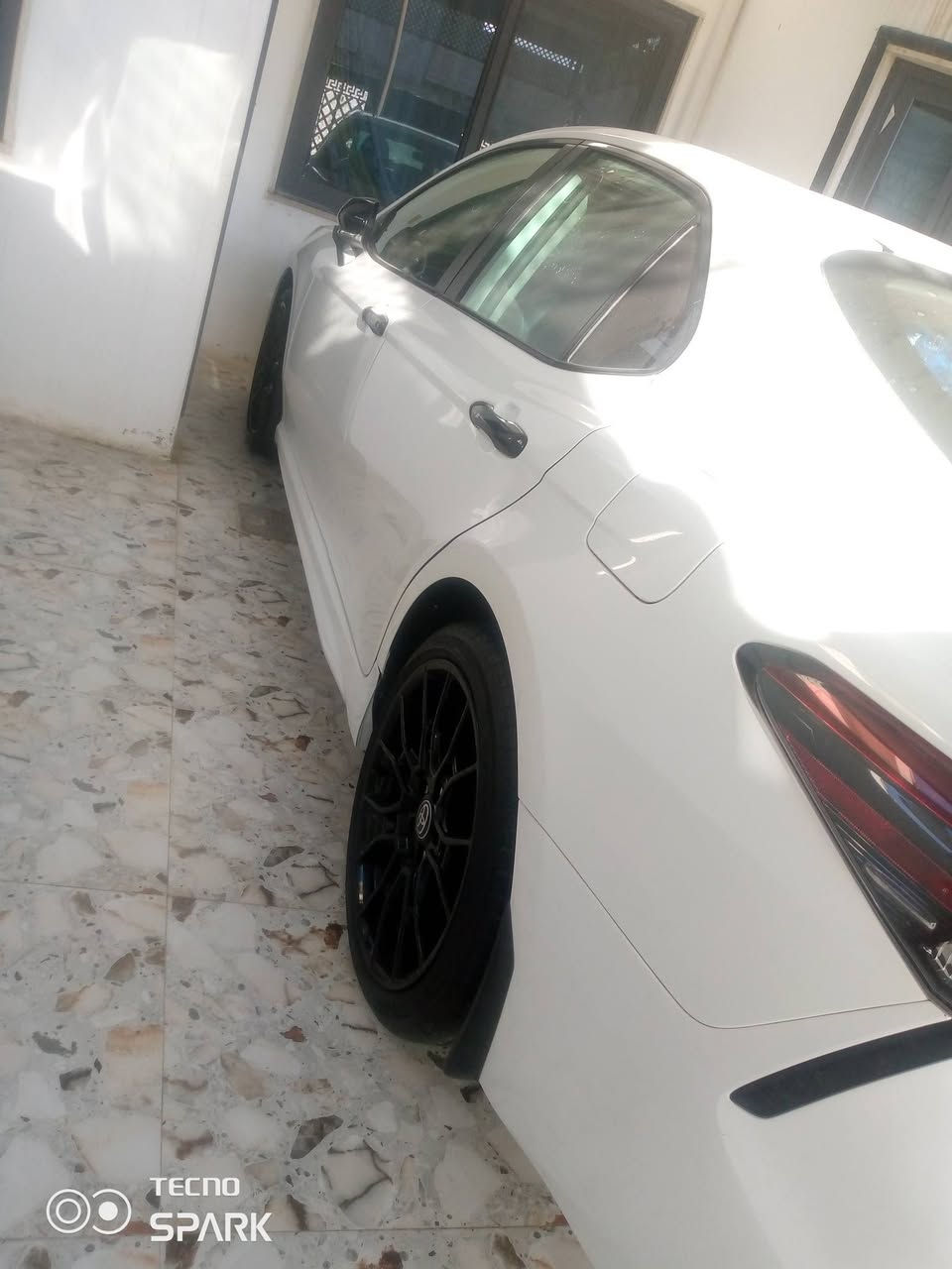 السلام عليكم 
تيوته كامري للبيع
الموديل 2️⃣0️⃣2️⃣3️⃣
رقم سليمانيه
المواصفات فول بس ما بيها سلايت و بصمه
***********
العنوان كركوك الصياده قرب الصيطره العلوه
