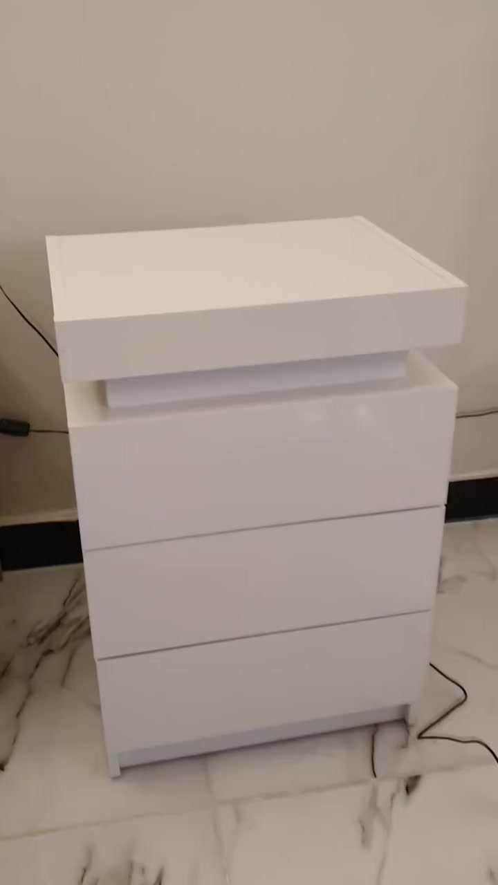 اغراض جديدة غير مستعملة 
ستاند الملابس الابيض بسعر ٢٥ الف فقطط
الميز الابيض (تكمة ثقيل) مع انارة RGB  بسعر ٤٥ الف
الطبلة الخشبية بسعر ١٥ الف 
الطبلة الحديد بسعر ١٥ الف

للتواصل موجود واتساب  : ***********
