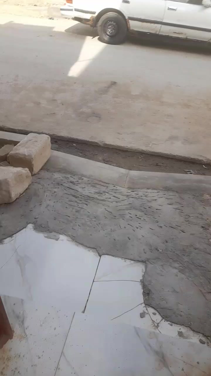 سلام عليكم بيت للبيع خلفي بناء جديد كامل الخدمات اصطح اشتايكر بيت كامل وغريب على حولي والمدرسة الحريه منطقة ***********3000 السعر 70 بيه مجال مجال***********
