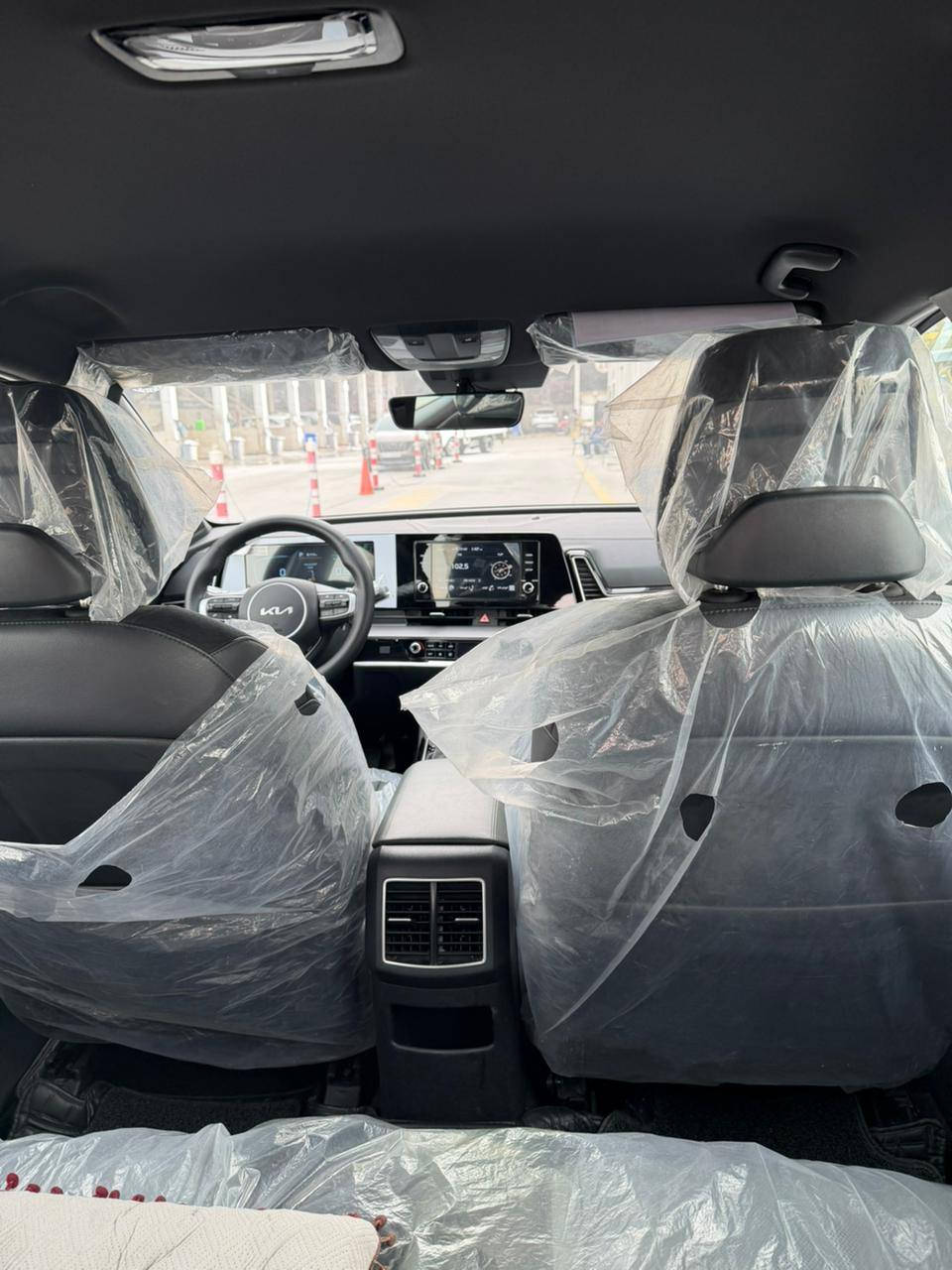 كيا سبورتج 2025 بلاك 
فول بدون بانوراما 
معروفة مواصفات البلاك 
سيارة بعدها بحالة الزيرو ماشي 4000 
جديدة بمعنى الكلمة 
•
 • مقاعد أمامية كهربائية
 • داخلية بيانو بلاك
 • كشنات تدفئة
 • ستيرن تدفئة
 • تحكم ستيرن جهتين
 • حساسات أمامية وخلفية
 • شاشة + كاميرا 
 • لايت LED + بك لايت LED
 • صندوق كهربائي
 • تشغيل عن بعد 
  • بصمة 
  • داخل -اسود وزيتوني 
 المكان: بصرة- الطويسة
سيارة رقم اربيل 
سيارة ما مطلوبة للمصرف  
رقم صاحب السيارة 
***********
