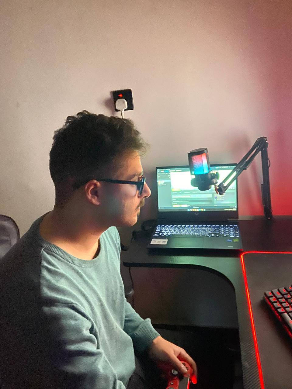 للبيع لابتوب Gaming
‎🔹 الموديل: HP Victus 15 (سلسلة fa1)
‎🔹 المعالج: Intel Core i5-13420H (13th Gen)
– Cores: 8
– Threads: 12
‎– أداء قوي للألعاب والتصميم والبرامج الثقيلة

‎🔹 الذاكرة (الرام): 16 جيجابايت
‎– مناسبة للتعدد المهام وتشغيل الألعاب بسلاسة

‎🔹 التخزين: قرص SSD نوع NVMe
‎– سرعة عالية في تشغيل الجهاز والبرامج

‎🔹 كرت الشاشة:
– NVIDIA GeForce RTX 3050 6G(Dedicated GPU for gaming)
– Intel UHD Graphics (Integrated for daily use)

‎🔹 نظام التشغيل: Windows 11 Home
‎🔹 نوع الجهاز: Gaming Laptop
‎🔹 مقاس الشاشة: 15.6 

‎الموقع: (بغداد البلديات)
‎💰 السعر: (800.000)
***********📞
