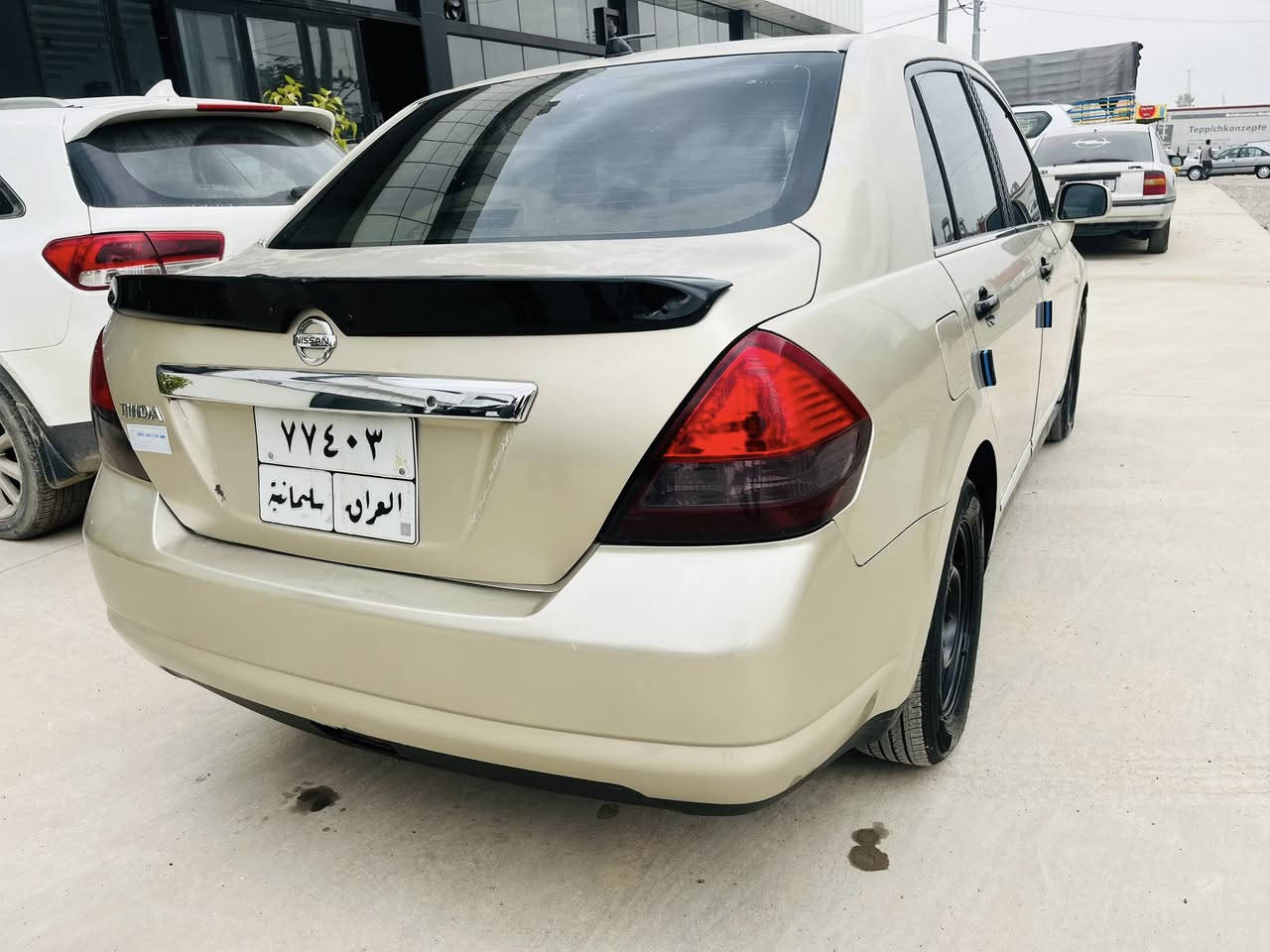 نيسان تيدا 
موديل ٢٠٠٩
لون  زهبى 
كه لار …..سليمانى
***********
