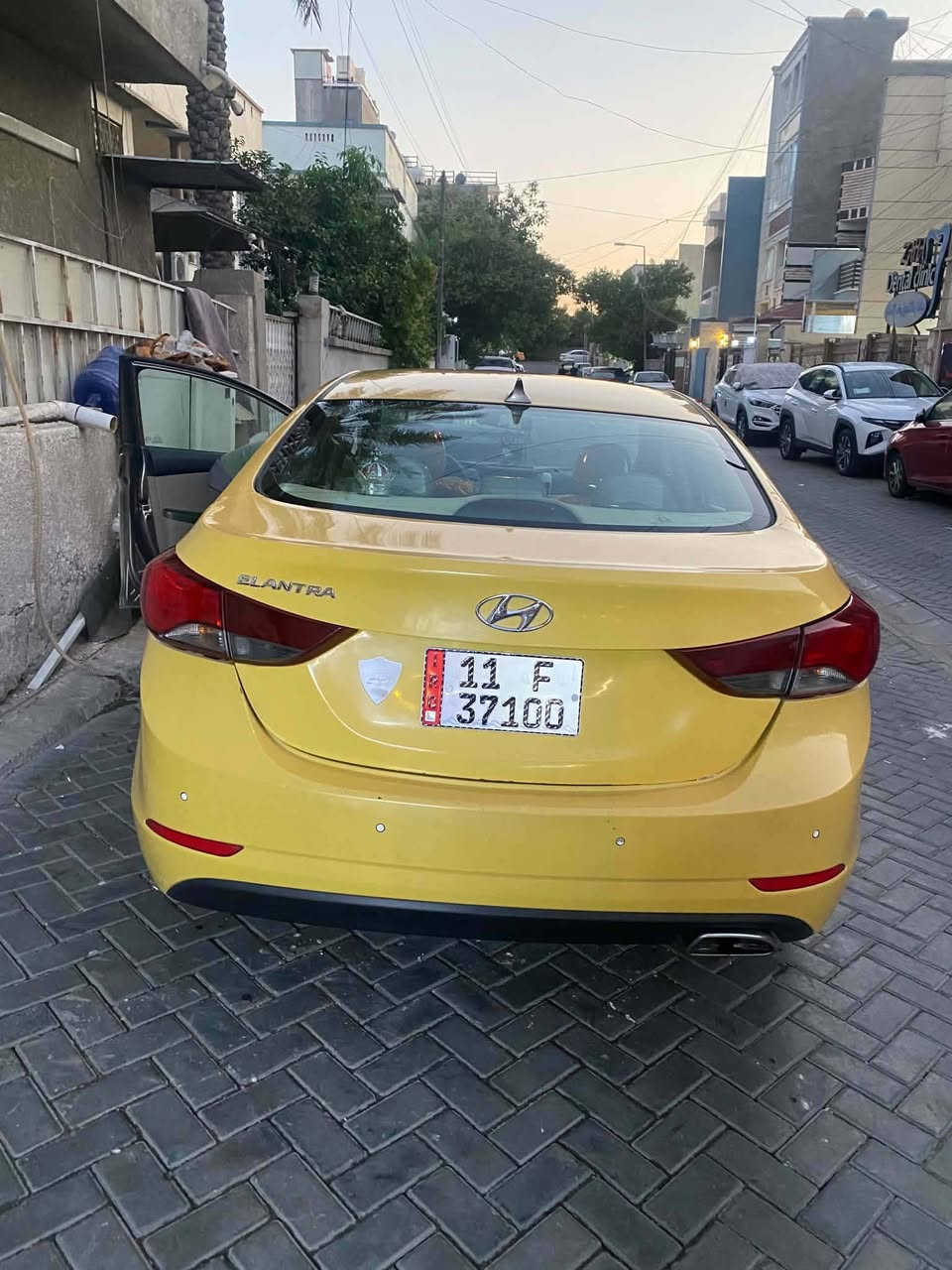 النترا ٢٠١٥ كير مكينه مكفول تخم ويل وتاير جديد صدر امامي خلفي جديد دوشمه عام تبريد جديد مصفره هيئه وغرامات بااسمي السياره ليبل واحد صور الحادث موجوده 
مكاني بغداد شارع المغرب 
***********
السعر 110$ وبيه مجال
