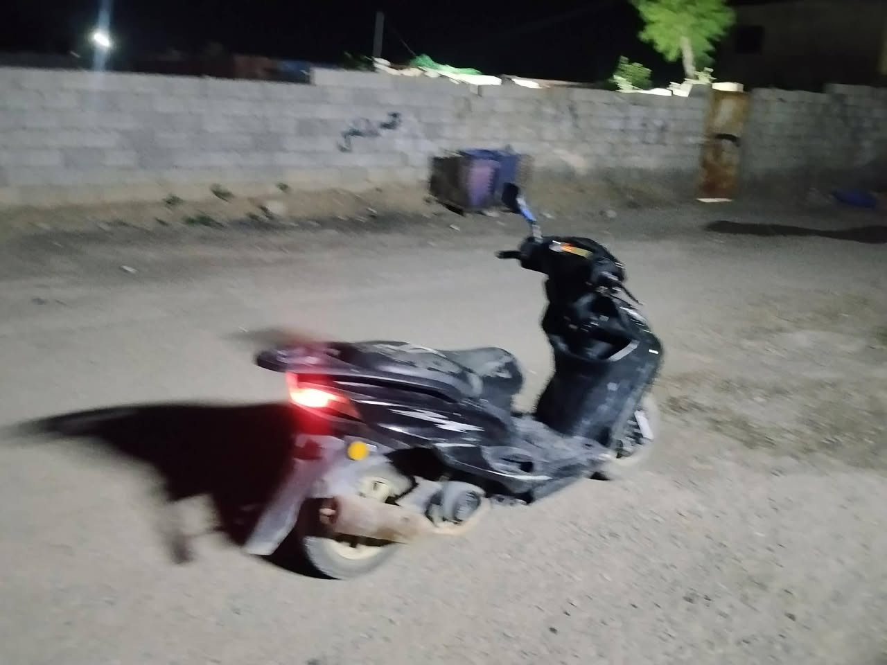 دراجه   للبيع ناقصها بس شخاطه مال سلف ونقص ليت ولبقي كله نضيف محرك ياباني 120 سعر 300 وبيها مجال ***********
