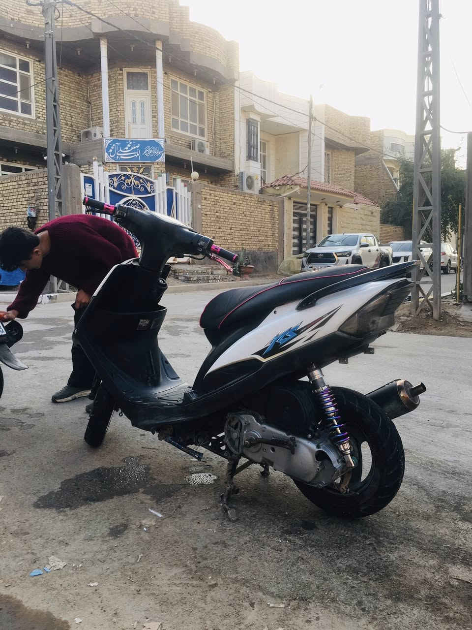 ماكس عدله للبيع او مراوس بجهاز ايفون من 12فما فوق اقره الوصف 👇 ⬇️
دراجه نضيفه وبيه شلعه تشگ الكاع شرط بطناش بوشه 55
بيه تزويد خير من الله بيها دبل رياضي سلف 55 ستاند صفح رياضي صالنصه اسي الاصليه تاير 100 مال مطارح وتعليگ عالي ويل نجمه ويل عادي الدراجه بيها دخان اول ما تشتغل بعدين وره خمس دقايق يگطع ما اعرف السبب رايدها ب 550 وبيها مجال بسيط رقمي وتساب *********** عنواني حي الجامعه
