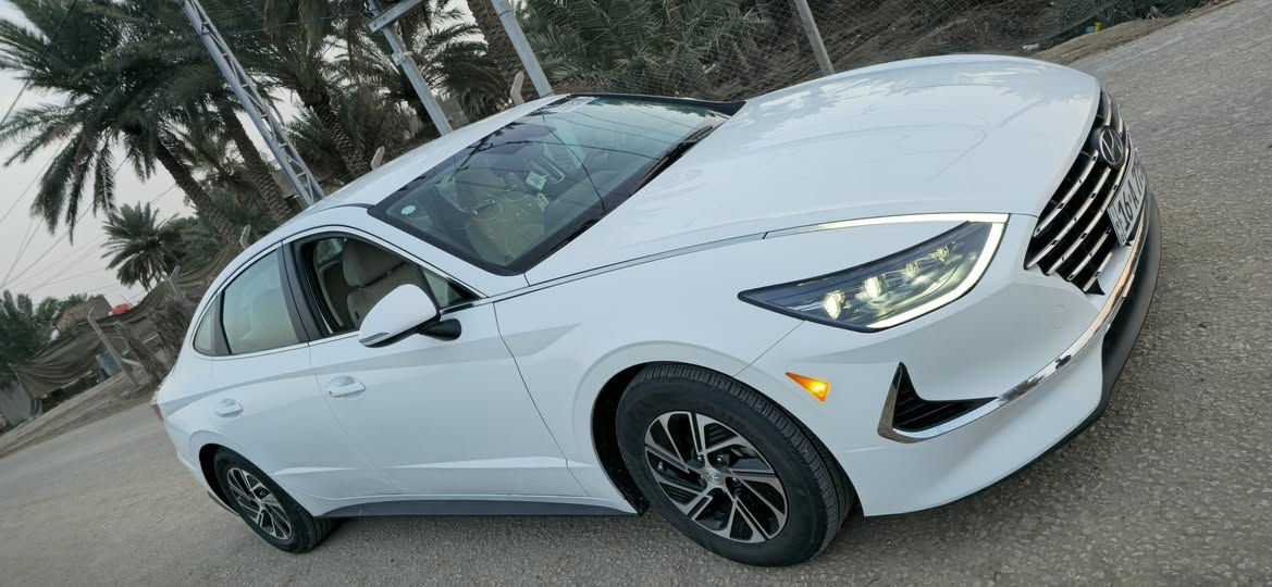 سوناتا هايبرد موديل 23 SEL
السياره حادث خلفي تبديل قبق صندوق اصلي 
ماشيه 11 الف وجديده بشكل ماناقصه اي شي 
***********
***********
