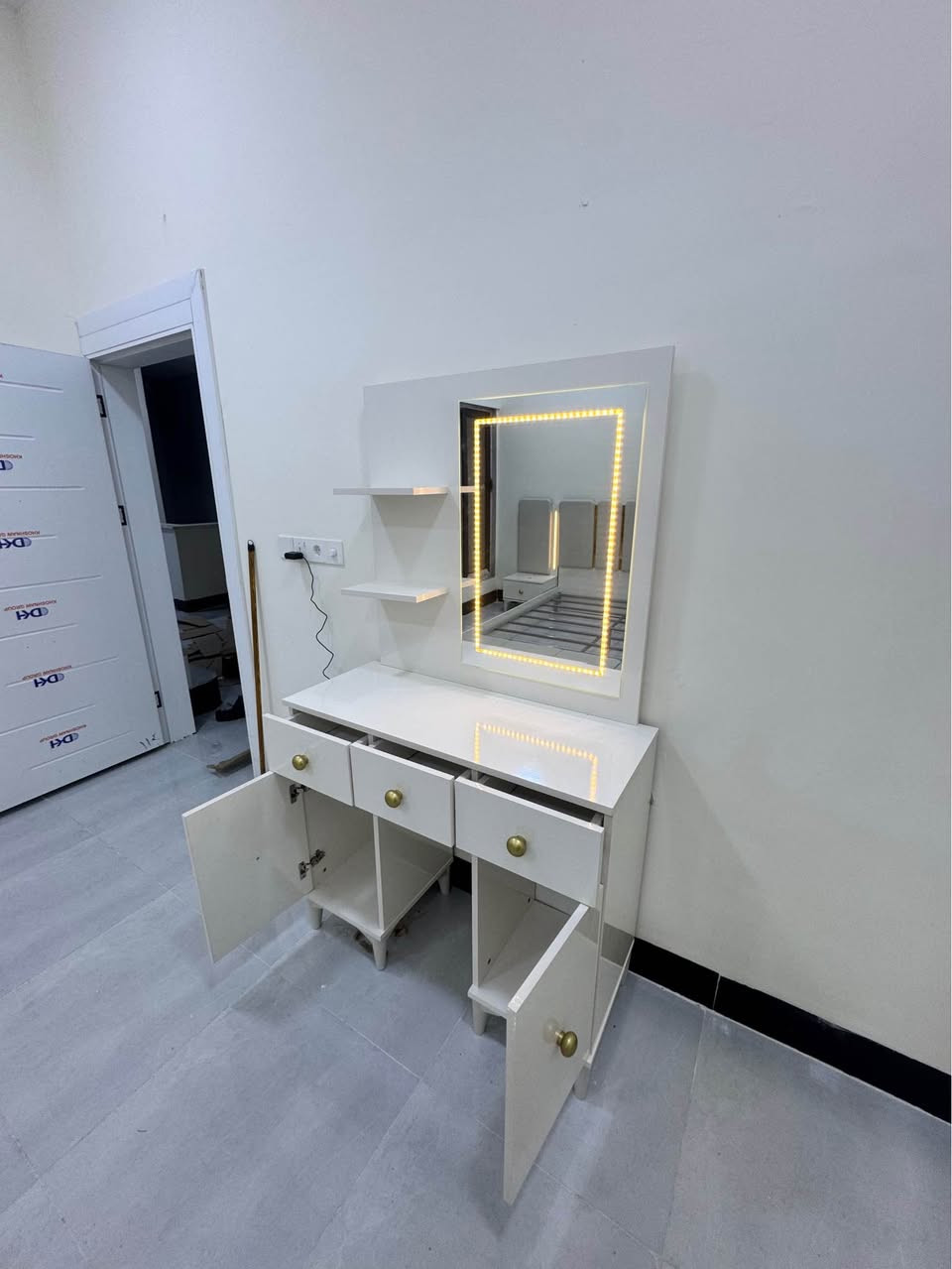 سلام عليكم الى زباىنا الكرام وصول غرف نوم ٥ قطع و ٨ قطع و ١٠ قطع جميع موديلت مختلف و جميع الوان
مع تخفيض السعاره عرض اسعاره تفليش اسعاره 
ايضا مع شد ونقل مجاني داخل كركوك
رقم موبايل ***********
عنوان سيدين حي النصر مقابيل مركز عروبه معرض حمدي اللاثاث كركوك, العراق
