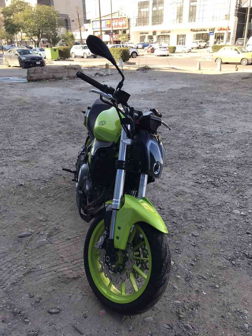 سعة المحرك 300cc
مديل 2022
محرك ممفتوح كفالة 
فقط مبدل كلجات 
وعندي الشاشة متشتغل احتمال سببها فيوز دراجة نضيفة حيل اديرلها دهن من وكالة 77 يعني دهن 77 مرقم بغداد ومكانها بغداد الكرخ وجاهزة شغالة ماشية اقل ال ٥٠٠ كيلو مداريها حيل 
السعر 4300 وبي مجال بسيط 
للاستفسار ***********
