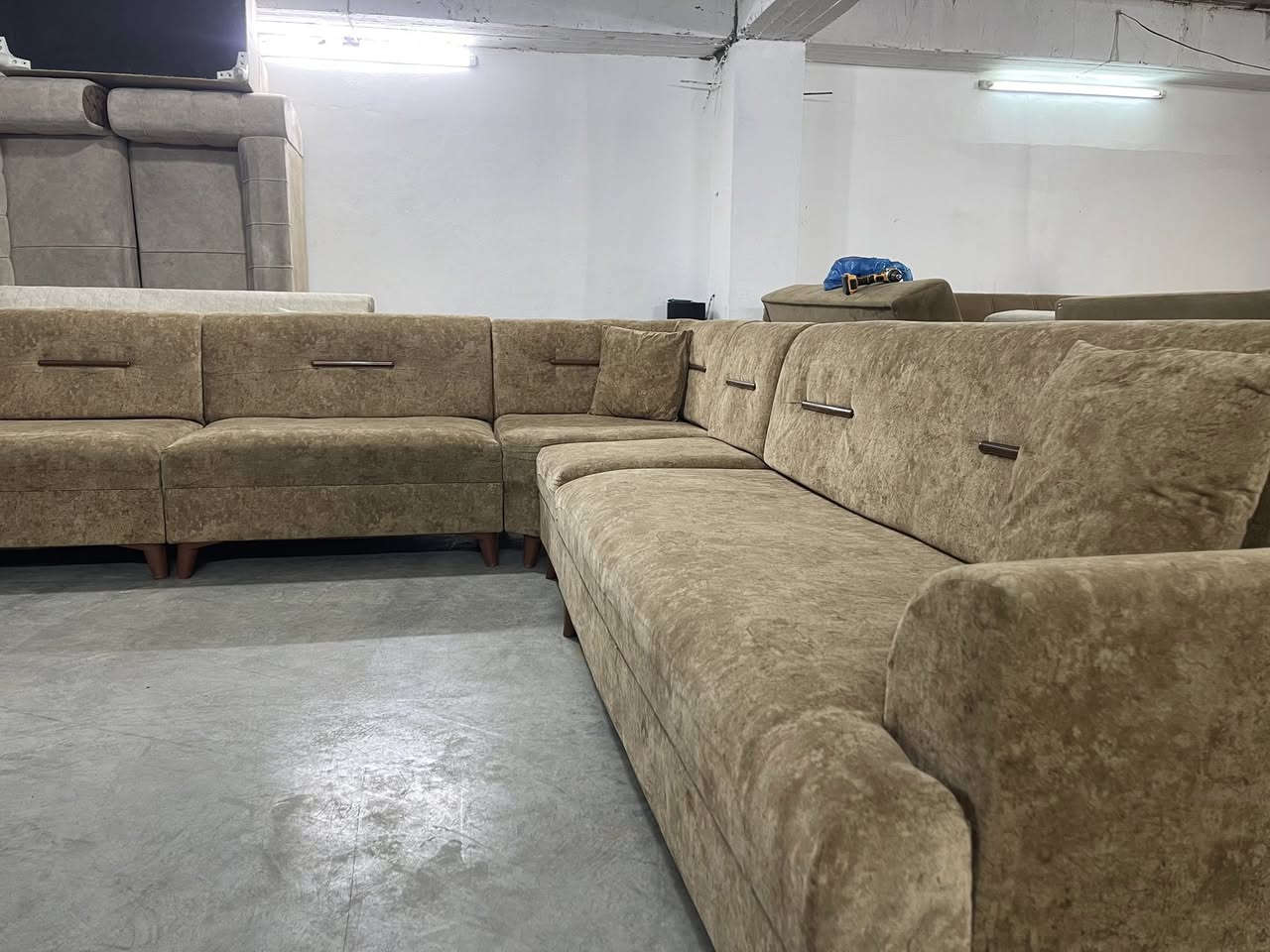 سەرەتا بەناوی خوای گەورەو میهرەبان 
ئەم قەنەفە L بۆ فرۆشتن 10نەفەرە 
بێعەیبە تابڵێی توندوتۆڵە  
دیزاینی تورکیە هەر بە پاکی ماوە 
ژ.م***********
