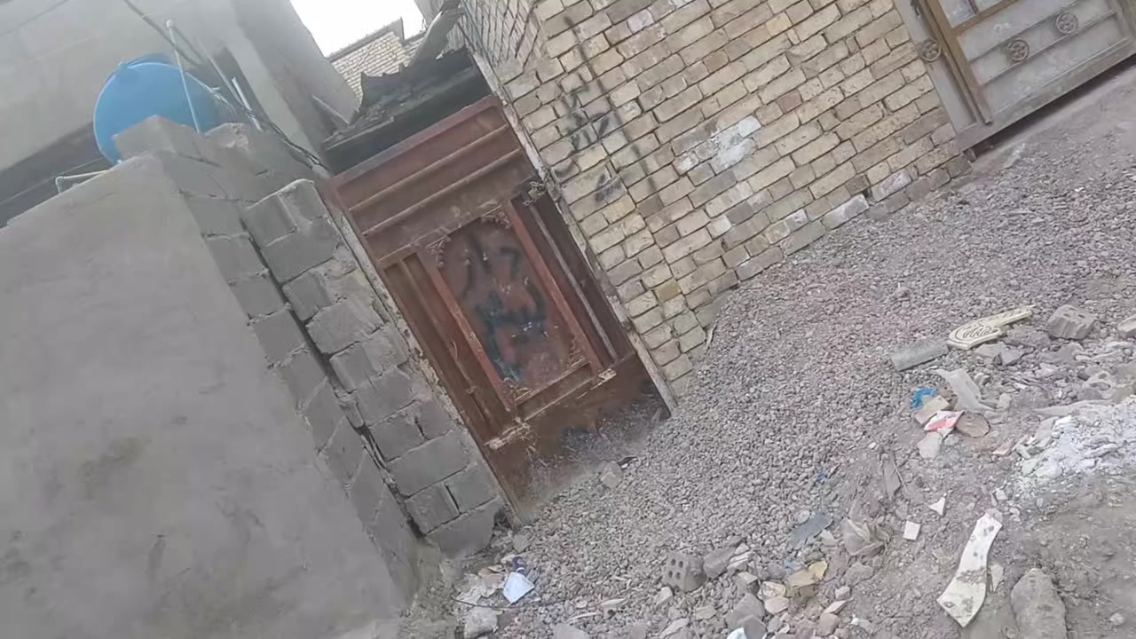 سلام عليكم
بيت في معسكر البلديات 
قرب صوره الأمام علي 
موقع كلش منتاز شارع عريض تبليط 
على يمنه نهايت الفراع شارع الشيريط 
يسارك تخلص الفرع صوره لامام علي 
البيت عالي مجاري جديده هيكل 
وهاي تفاصيله 
يرادله 4 ملاين يكمل بيت جديد 
البيع ***********
