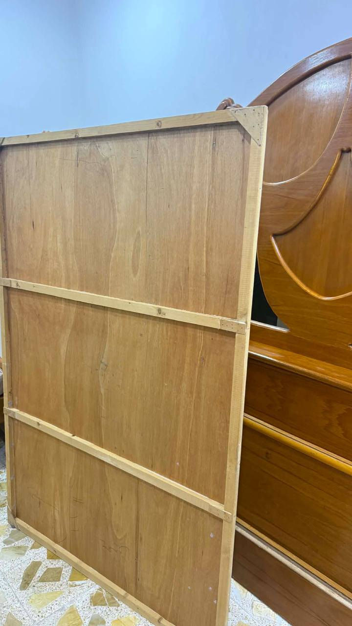 غرفة خشب للبيع صاج درجه اولى الغرفة كلش نظيفة للتواصل عبر الرقم
***********
