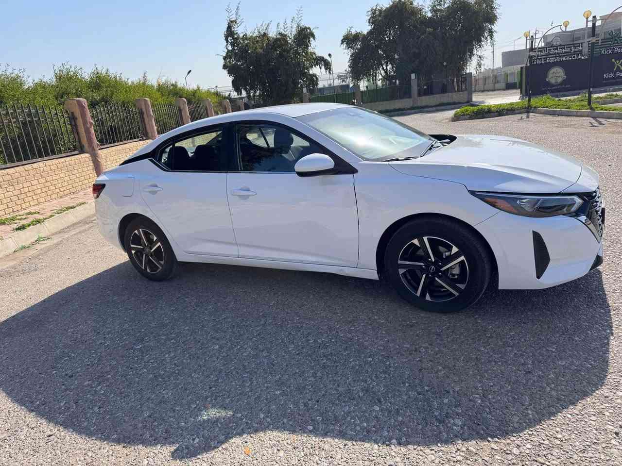 نيسان سنتره فئه SV موديل 25 مواصفات شاشه وكامره وحساسات ورادار امامي وجانبي وخلفي بصمه تشغيل وابواب 
ماشيه 18الف  وبعدها كاتي تترقم شمالي 
 الضرر جاملغ السكن 
السعر 144  العنوان كركوك 
*********** كركوك, العراق
