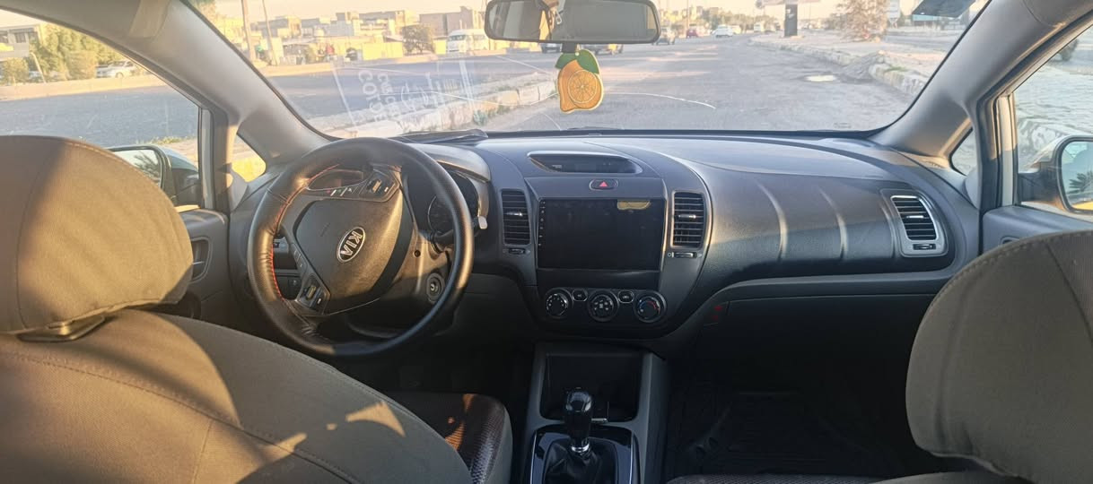 السلام عليكم
فورتي ٢٠١٧كير عادي 
سنويه باسمي مصفره هيئه وغرامات 
مكينه ٢٠٠٠
صدر جديد
تخم تاير جديد تايلندي
كلج جديد 
سياره جاهزه من كل النواحي 
شاشه كاميرا دواره 
السونار مرفق بلمنشور 
السعر ٨٢وبيهه مجال كلش بسيط 
***********
