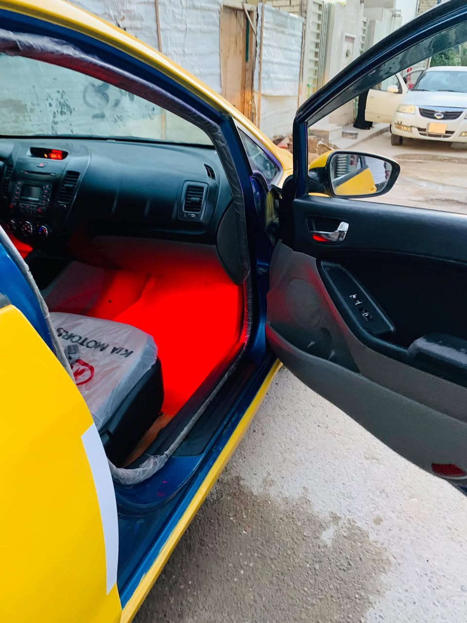 كيا فورتي موديل 2014 رقم بابل باسمي تحويل ثاني يوم مكينه كير تبريد مكفولات صدر امام قبل اسبوع شاده زوج بولبنرات امامي فيت بم وقاعده جديده صبغه جديده  فرن درجه اولى حادثها الجاملغ الايمن واصبعين من البنيد شرط الدواخل مكفولات سياره جاهزه  كبل لبشارع مكاني بغداد الغزالية *********** السعر 103 وبيها ومجال للشراي ومراوس حسب القناعه بدوج كرفان موديل 2005/2006/2007
