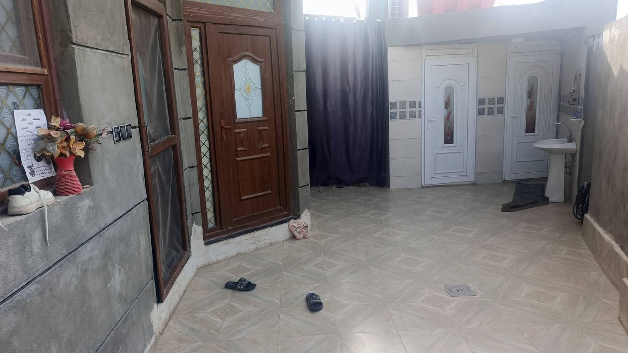 بيت للبيع في بابل الطهمازية قريب ع الشارع العام وتبليط ومجاري وكهرباء وكل الخدمات متوفرة المساحة 200 متر يتكون من غرفتين وكليدور واستقبال ومطبخ والبيت كامل للاستفسار
***********
