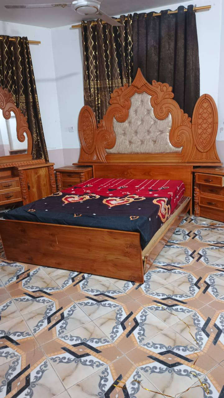 للبيع السعر 900 وبيها مجال رقم ***********
