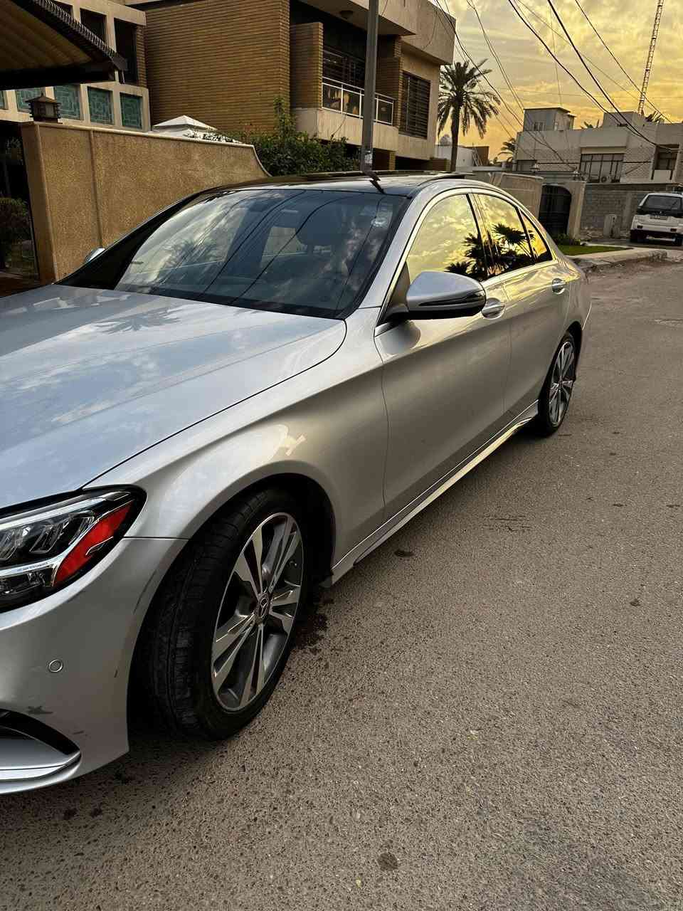 السلام عليكم
للبيع مارسيدس C300 موديل 2021
السياره ماشية ٧٣٠٠٠ كيلو 
لون سلفر 
فول 
بدون صبغ بدون حادث بل بدي 
دعاميات فقط صبغ 
حادث امريكا كيس الدهن 
سيارة رقم اربيل باسمي
مكان السياره المنصور
للتواصل 
***********
