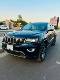 شباب لبيع او مراوس جيب لاريدو لمتد  موديل 18 فول مواصفات عده الرادار /...