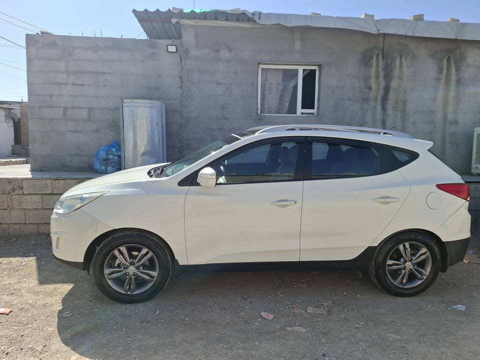 بيع مستعجل توكسون 2011 خليجي 
سيارة خالية من صبوغ غير مكانين بارد 
كير اوتوماتيتك كير ومحرك شرط 
رقم سليمانية سنوية جديد لغاية 2030
ماناقص برغي كلو بشرط 
سعر 136 ومجال 
لتواصل رقم هاتف وواتساب  ***********
ملاحظة مارد ماسنحر السليمانية, العراق
