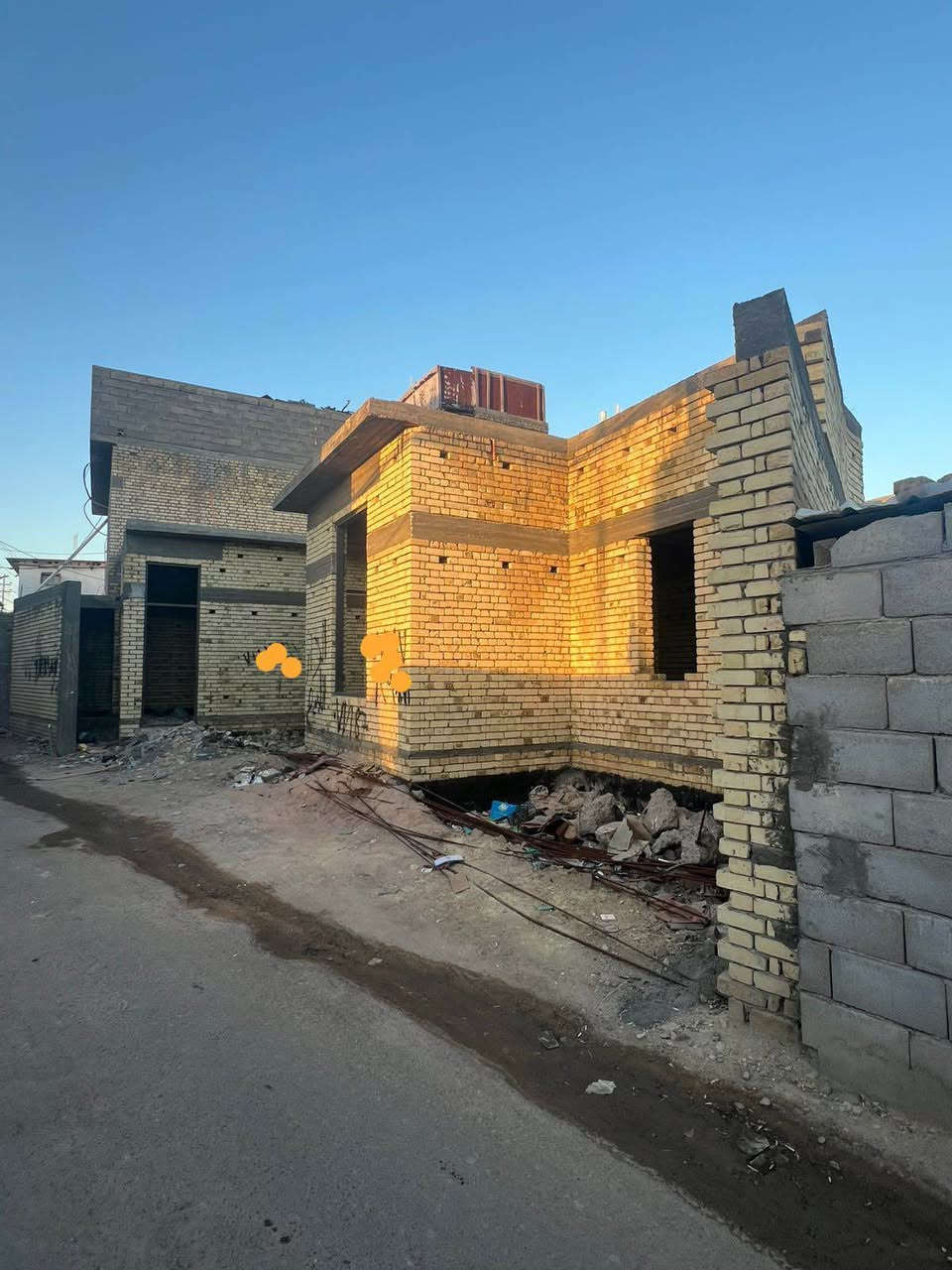 🏡 للبيع دار في ابو الخصيب – عويسان
▫️المساحة: 205 متر▫️الواجهة: 16 متر▫️النزال: 13 متر▫️نوع البناء: طابوك▫️الطابو: صرف عرصه
يحتوي الدار على:✅ غرفتين✅ ديوان✅ مطبخ حار وبارد✅ حديقة 3×2✅ كراج 5×3
📍الموقع: ابو الخصيب – عويسانيبعد 200 متر عن شارع السايدين
💰السعر: 170 مليون قابل التفاوض
*********** البصرة, العراق
