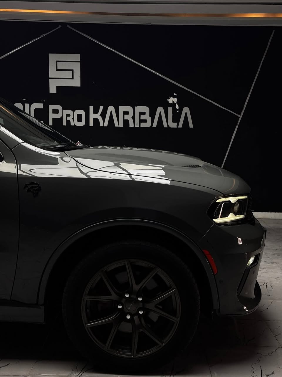 دورنكو شركات محدث SRT بالكامل
بيع او مراوس جارجر او كرايسلر 

🔷سنة الصنع : 2023

🔷اللوحة : رقم بغداد مميز
    

🔷 السعر :- 270 

🔷الضرر : بنيد وجاملغ مبدل ومصبوغ ضرر سطحي فقط

🔷لون اسمنتي

🔷رقم الشاصي : 1c4sdjft9pc558152

🔷المواصفات: R/T

🔹حجم المحرك : 8 سلندر 5.7L 

🔹عداد المسافة: 46 الف قابل الزياده

🔹كشن السائق ذاكرة

🔹سقف رولز رويس

🔹انارات محيطية

🔹داشكام مرأة وسطية 

🔹رادار جانبي وخلفي

🔹سستم اكزوز SRT

🔹اكزوز ريمونت

🔹دشبول شامواه

🔹حساسات خلفية

🔹ستيرن SRT

🔹قطعتين تبريد

🔹كراسي جلد وشامواه

🔹كراسي الامامية كهرباء

🔹ويل كب حجم 20 انج SRT مع تخم تاير جديد

🔹لايتات LED بالكامل

🔹شاشه تحكم بالايعازات

🔹تحكم ستيرن جهتين

🔹بصمة ابواب وتشغيل وتشغيل عن بعد

🔹مع باقي المواصفات R/Tمعروفه 

🔹اويل كاتچ كان 

مكان السيارة :- كربلاء المقدسة
رقم الهاتف :- *********** 
                                       ***********
