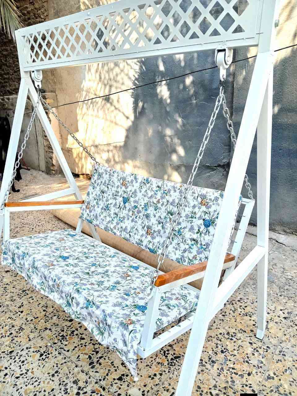 سلام عليكم يعلن ديكورات سروك حداد ⚒️ 
تخفيض بسعر مراجيح 200الف بدال 350
***********☎️
