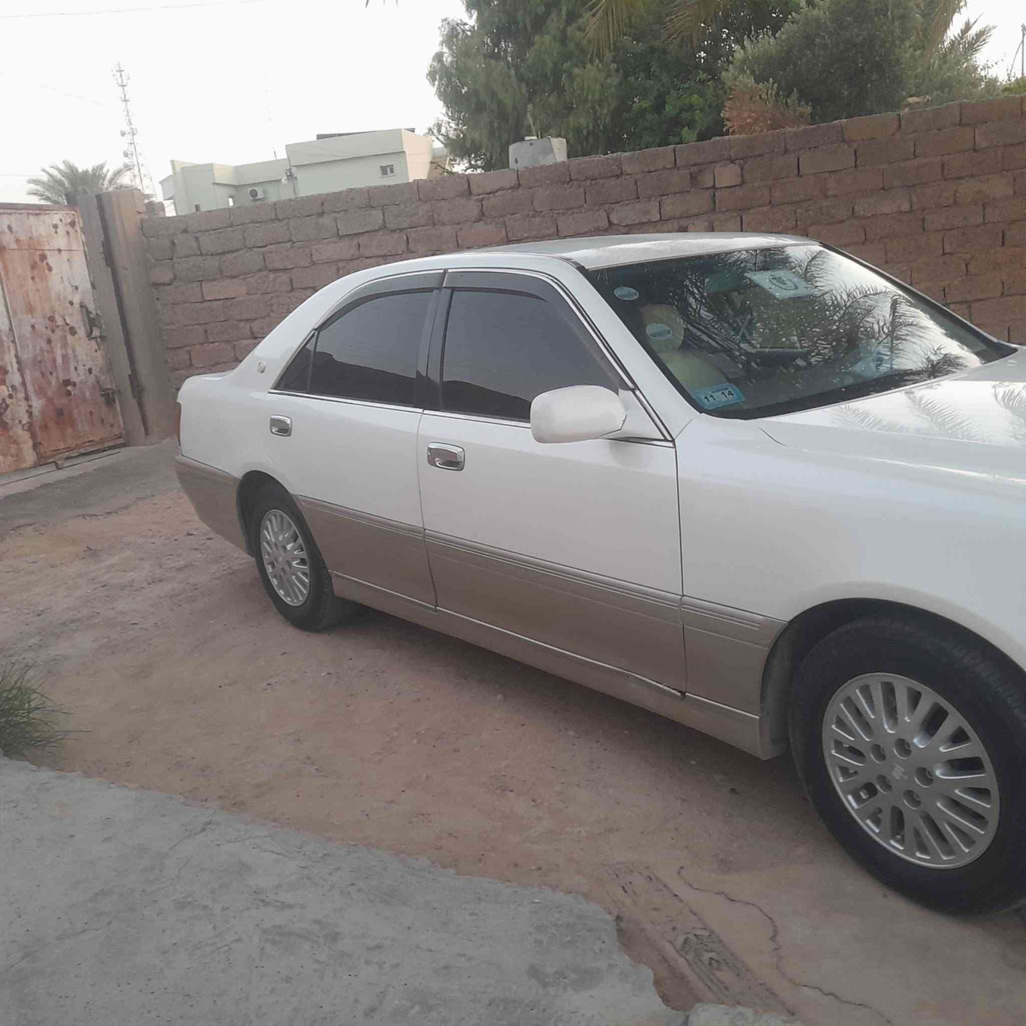 السلام عليكم ملكه اربع  دكم كرستال امامي خلفي فول موصفات كير محرك صدر بل جيس مابيها اي نقص فقط غاز لتبريد مراوس يرهم او بيه ٣٧ بيها مجال *********** زنون بيها محرك ديفور كبير
