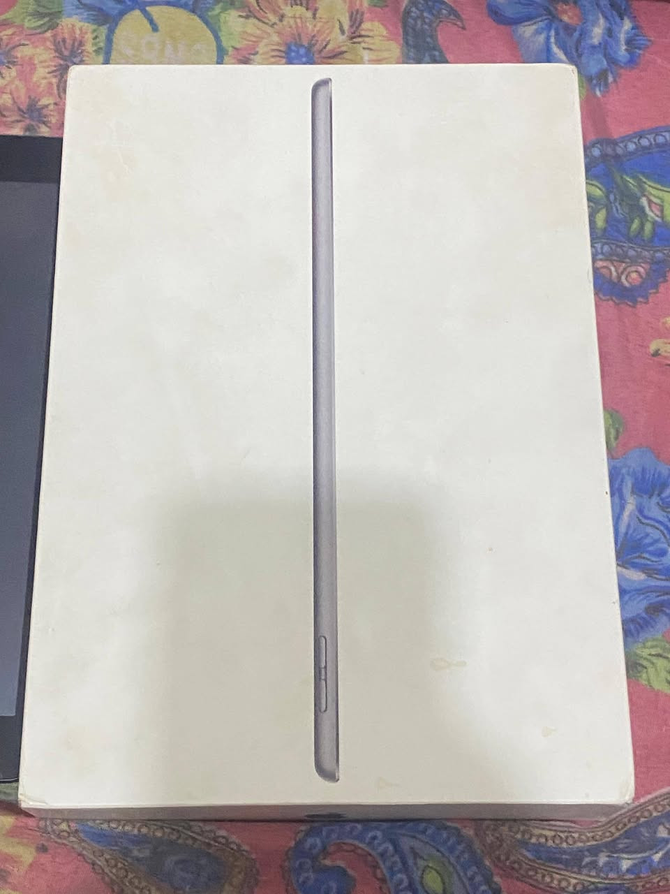 ايباد 9 بي فطر ازغير بل كلاسه اموضح بل صوره
 او بصمه متشتغل 
ملحقاته ايباد او كورتونه 
الذاكرة الداخلية 256
السعر 200 
اخوان لحد ايراسل خاص راسلني واتساب 
مكاني بغداد الزعفرانيه
***********
