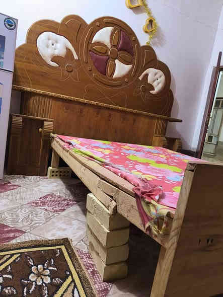 سلام عليكم غرفة أخشاب للبيع
ما متعوبه فقط بيهه كسر بي چربايه السعر 675
وبيهه مجال لطيبين 
للاستفسار
الرقم ***********
