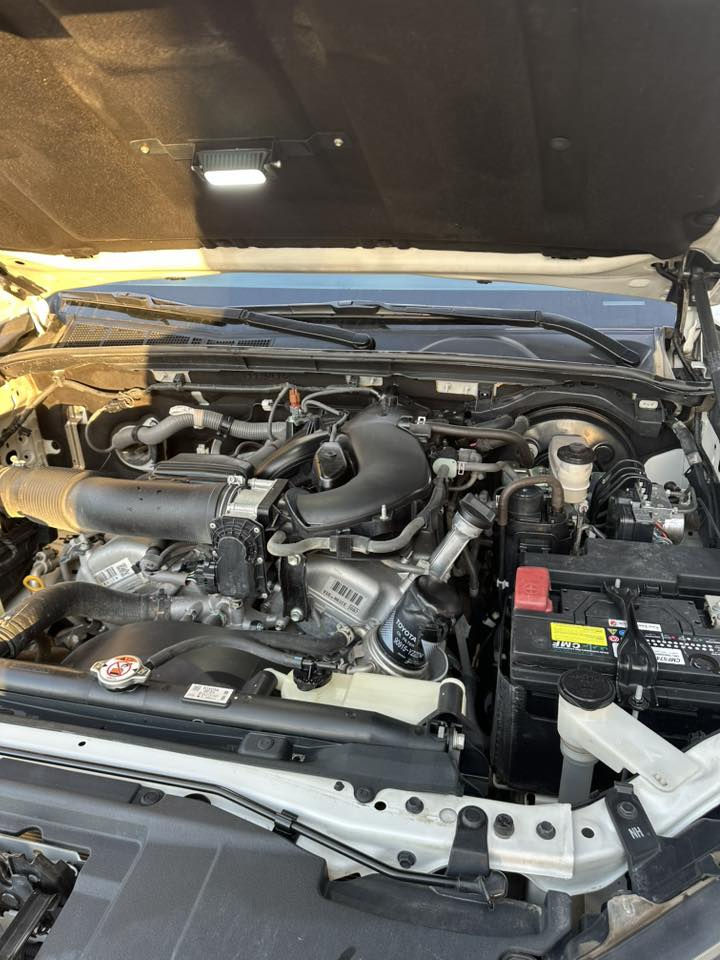 سلام عليكم للبيع تيوتا هايلوكسTRD موديل2024 ساس فول مواصفات 6سلندر محرك 4000 تايرات شركه مرايات شفط حساس امامي خلفي تبريد كشنات دخول ذكي ماشيه 58الف وساس معروفه مواصفاتها بيها شخط بسيط موضح بصوره والباقي كفاله عامه سعر 378 وبيها مجال رجأن المو شراي لا يتصل مكانها بغداد الاستفسار ***********
