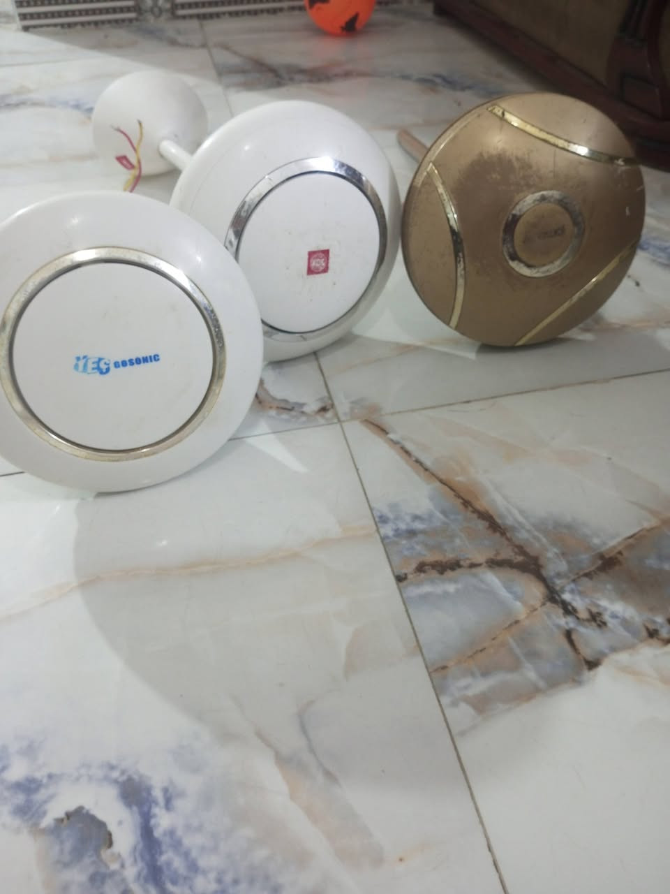 اغراض نظيفات شرط الشغل اسعارهن مناسبة الشراي يتصل او يراسل العنوان التضحية شارع العلوة واتساب خاص مفتوح ***********
الاوفن ٢٥ الواحد بيهن مجال 
العربانة ٢٥
المكينة ٥٠
غسالة جورايب ٥٠٠٠
سنك عدد ثنين ٥٠٠٠ الواحد 
مراوح الشحن حسب الحجم سعرهن بدون بطاريات
