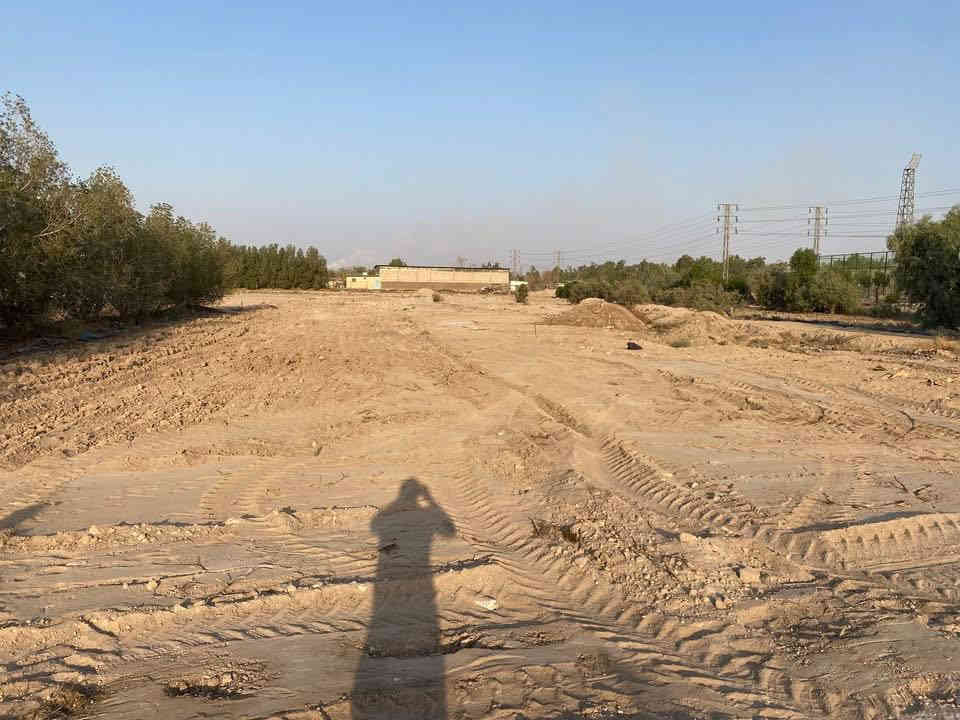 سلام عليكم يوجد مزرعه للبيع 10 دونم بيه بير مايه حلو بيه اربع مخازن واحد1000 واحد300 واحد 500مئجرات يجارهن السنه 15 مليون بيه ماي اساله محوله. كهرباء المكان جريويه كبال مطعم العراق جهة المواكب  عمود240 تبعد عن الشارع 500 متر يم الملاعب لاستفسار ***********
