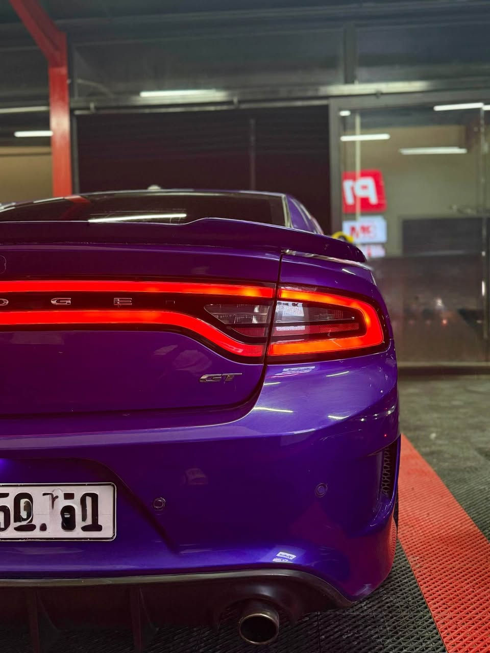 دوج جارجر خليجي 2019 GT
  رقم اربيل الحديث باأسمي السيارة  
المحرك: V6/3600 
 اللون : بنفسجي مميز
لااستفسار /***********

المواصفات : . 
*فتحة سلايد
* المصابيح الأمامية مع LED . 
* حساسات .
* شاشه كبيرة مع نظام ملاحة نفكيشن GPS .
* الشاشة مع اوپشنات SRT . 
* ويل قياس 20 انج GT plas
* مقاعد جلد  .بلون السيارة 
* كشن السائق كهرباء .
* تشغيل عن بعد .   .
* كاميرا خلفية .
* مرايا متحسسة للاضاءة العالية .
    *. كير شفتات .
* سوبر تراك باك 
عداد المسافة : 80 الف
السياره نضيفه وكلشي بيها عل وضع البلاد بس بنيد مبدل بلادي نفس اللون

مكان السياره : النجف

للاستفسار : *********** النجف, العراق
