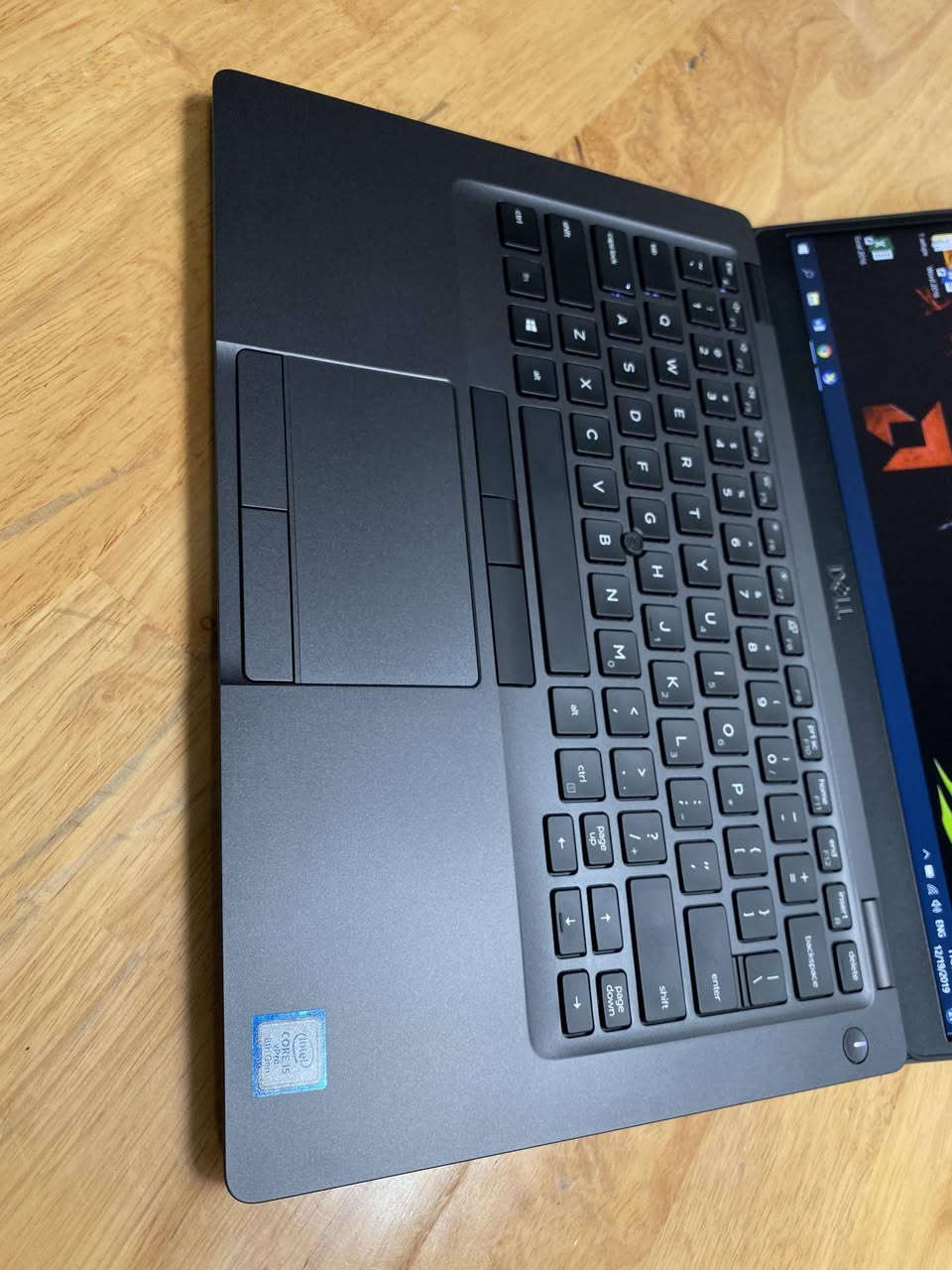 لابتوب Dell Latitude 5400 للبيع 
مناسب للأعمال المكتبية مثل Word وExcel وإدارة الملفات اليومية.
جيد للدراسة والبحوث واستخدام الإنترنت وبرامج Microsoft Office.
يشغل برامج التصميم الخفيفة مثل Adobe Photoshop و Canva بشكل مقبول.
مناسب للبرمجة الخفيفة وتطوير المواقع وتشغيل برامج مثل Visual Studio Code.
يمكنه تشغيل المونتاج الخفيف بدقة 1080p

Dell Latitude 5400 Touchscreen
Core 5 Processor
8th U
  8GB DDR4 RAM 
  256GB M2 SSD
  14-inch Full HD Touchscreen
سعر 325
يوجد توصيل


**إذا كنت صاحب هذا الإعلان وتريد حذفه لأي سبب، رجاءا أرسل رسالة إلى الدعم الفني**