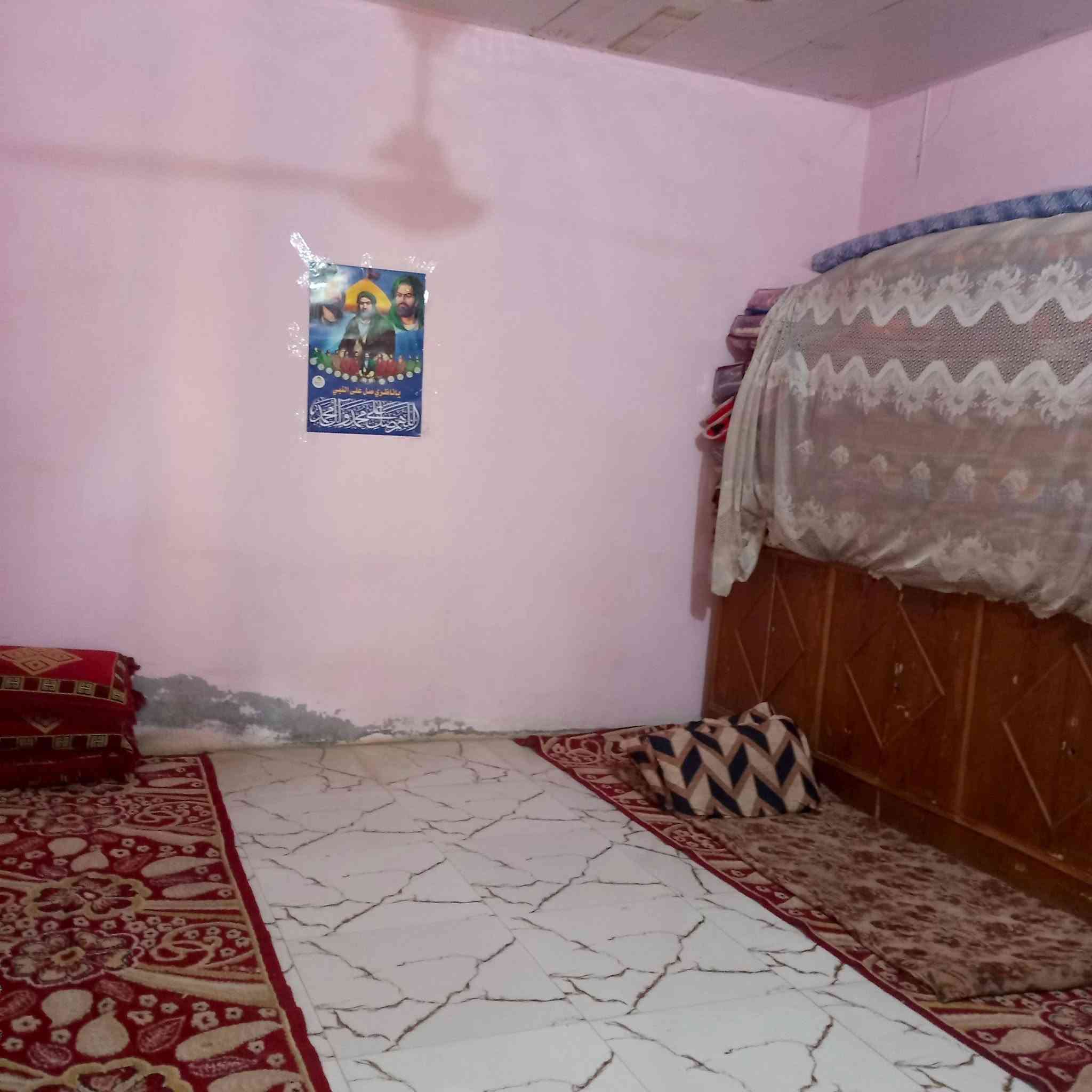 السلام عليكم بيت للبيع غرفتين وصاله ومطبخ وصحيات مساحه ١٥٠ متر بناء بلوك سقف سندوج الاتصال على رقم *********** المثلث الكلابين نزلت ابو نزار الكلابي مستعجل على بيع@
