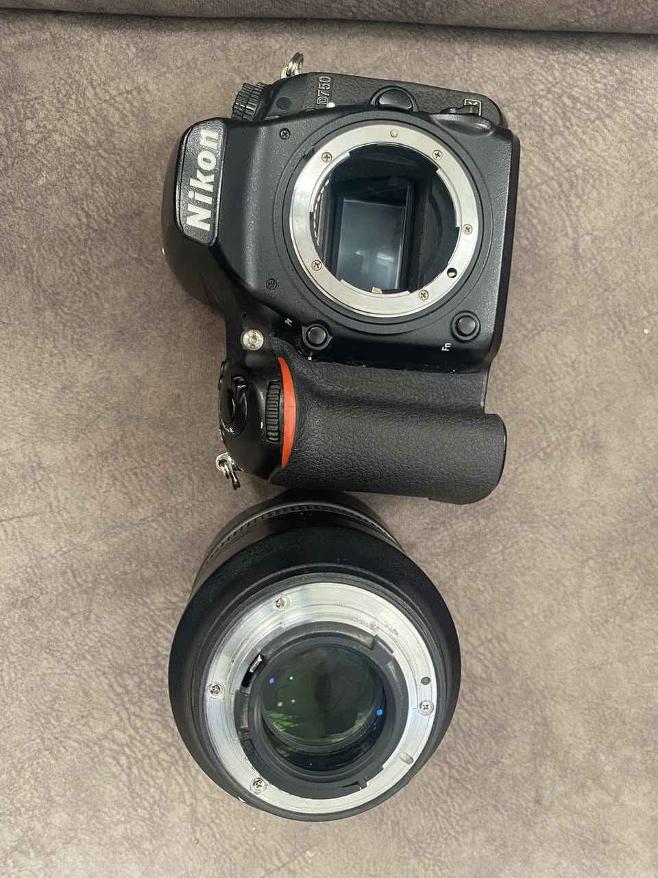 نيكون D750 البيع 
تواصل على ***********
