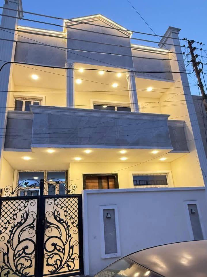 السلام عليكم
🌟 للبيع – دار حديث البناء  (زيرو) 🌟
📄 طابو صرف – سكني – جاهز للسكن 

📍الموقع:
بغداد / البياع / حي الري – قرب شارع قطر الندى
المساحه /
* المساحة: 90 م²
* الواجهة:* 6 م
* النزال:* 15 م
3 غرف نوم   +. 2 خدمات صحية
 الطابق الأرضي:
* مدخلين 
*  مدخل  مطبخ سيراميك
*مدخل  استقبال كبير
* غرفه نوم ارضيه 
حولي*
* خدمات صحية
* مناور عدد 2
الطابق الثاني:
* 2 غرفه نوم 
* خدمات صحية
* بيتونة كبيرة
* سطح أمامي وخلفي
* ⁠
📍 العنوان: بغداد / الكرخ / حي الري
📞 للاستفسار والاتصال:

***********
***********
