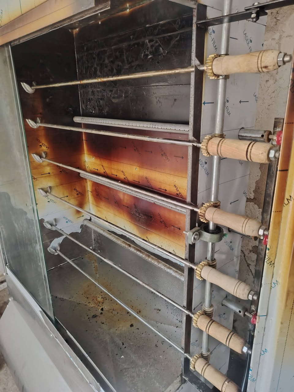 السلام عليكم شوايه للبيع مكاني بغداد الحسينيه ممستعمله بس مرتين  6شياش ونضافه موضحه بالفديو ***********
